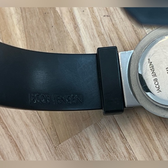 Jacob Jensen Ladies Watch White Dial Black Silicone Strap Swiss Designer - Picture 8 of 11